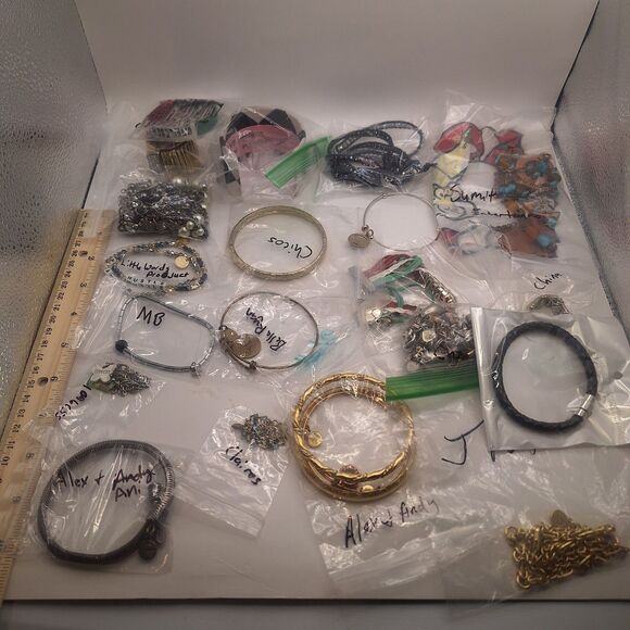 Lot Of 20 Of Used Unbranded/branded Bracelets - Picture 1 of 17